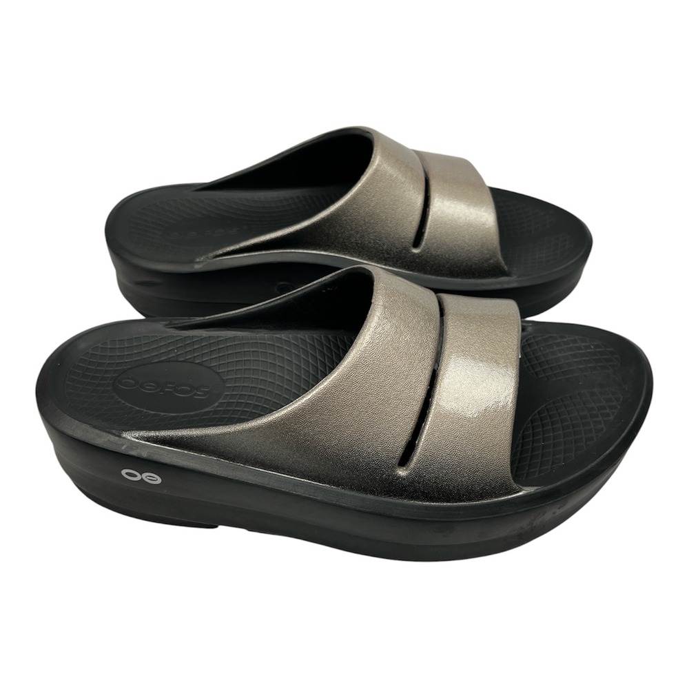 OOFOS Excellent Pre-Owned OOahh Luxe Slide Sandal Latte Women Size 8 Metallic